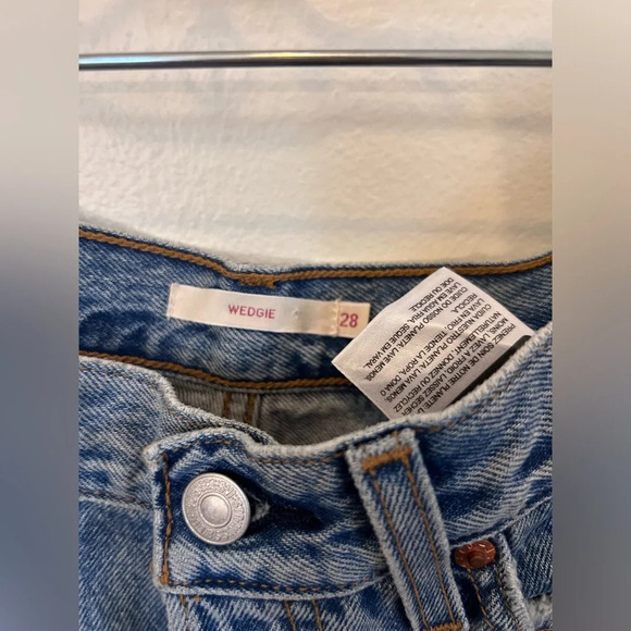 Levi’s Ankle Distressed Jeans size 28 WEDGIE - Picture 8 of 13